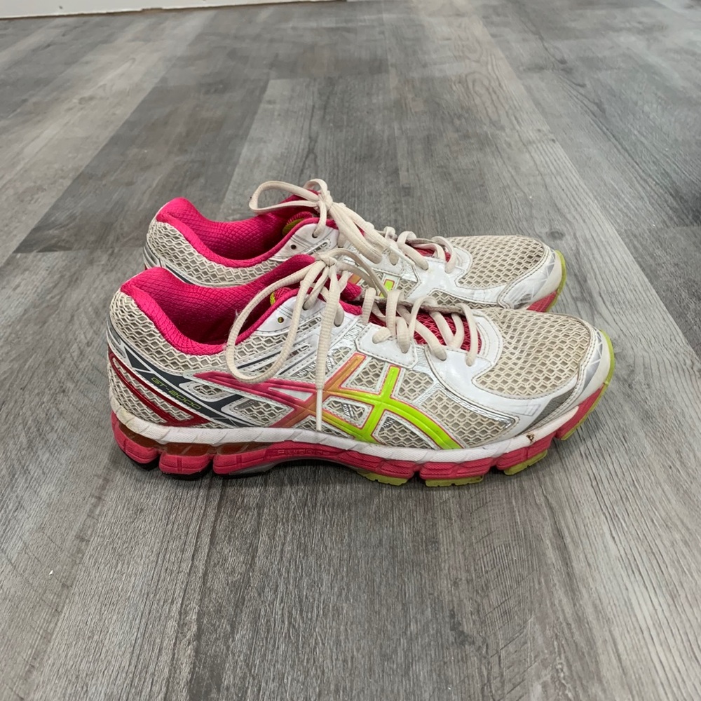 ASICS GT 2000 women’s 10 sneakers